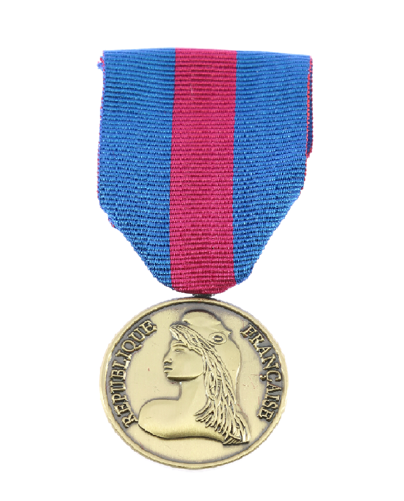 Agrafe en métal blanc  pour décoration TRAIN France médaille